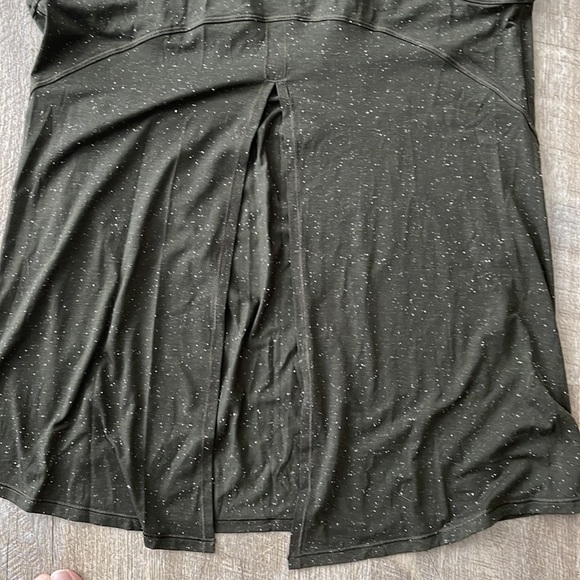 Lululemon open back tank top size 8 - Picture 4 of 5